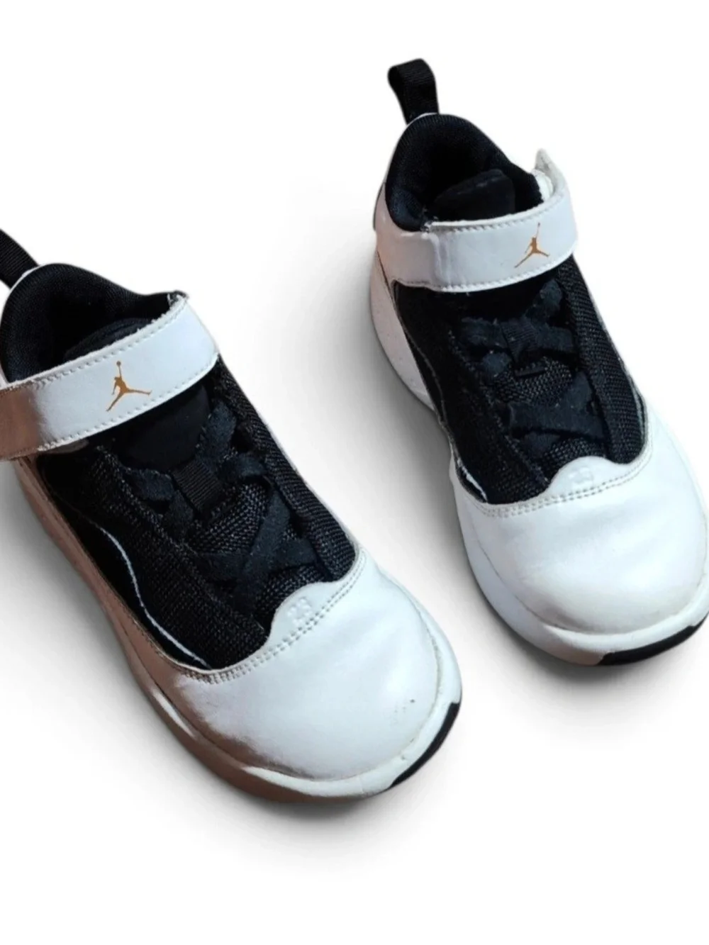 Nike Jordan Max Aura White And Black Kid's Sneakers